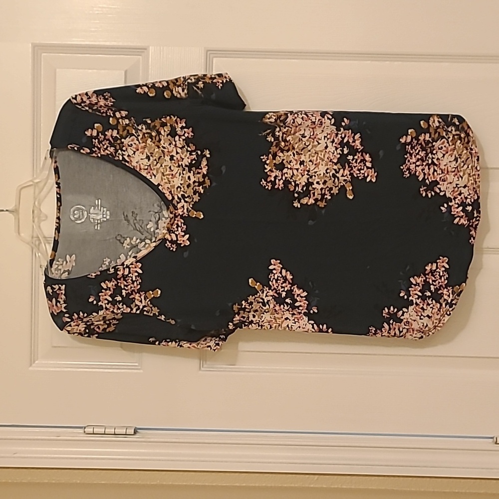 Floral V-Neck T-shirt